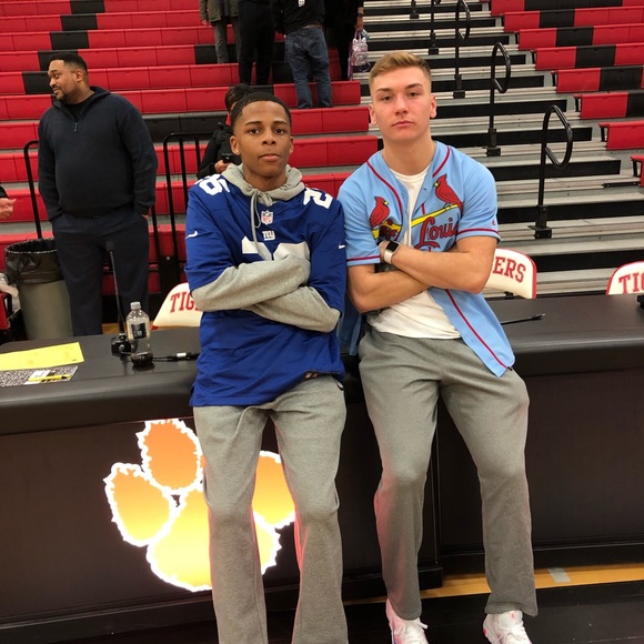 Meet your Posher, Cortez - Picture 1 of 1